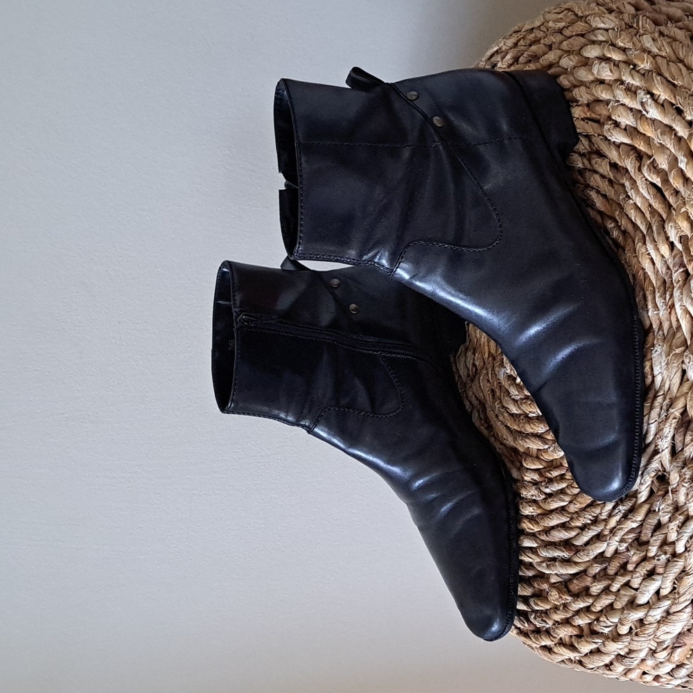 Talbots Womens Black Leather Side Zip Square Toe Low Heel Ankle Booties S-7.5 - Picture 2 of 9